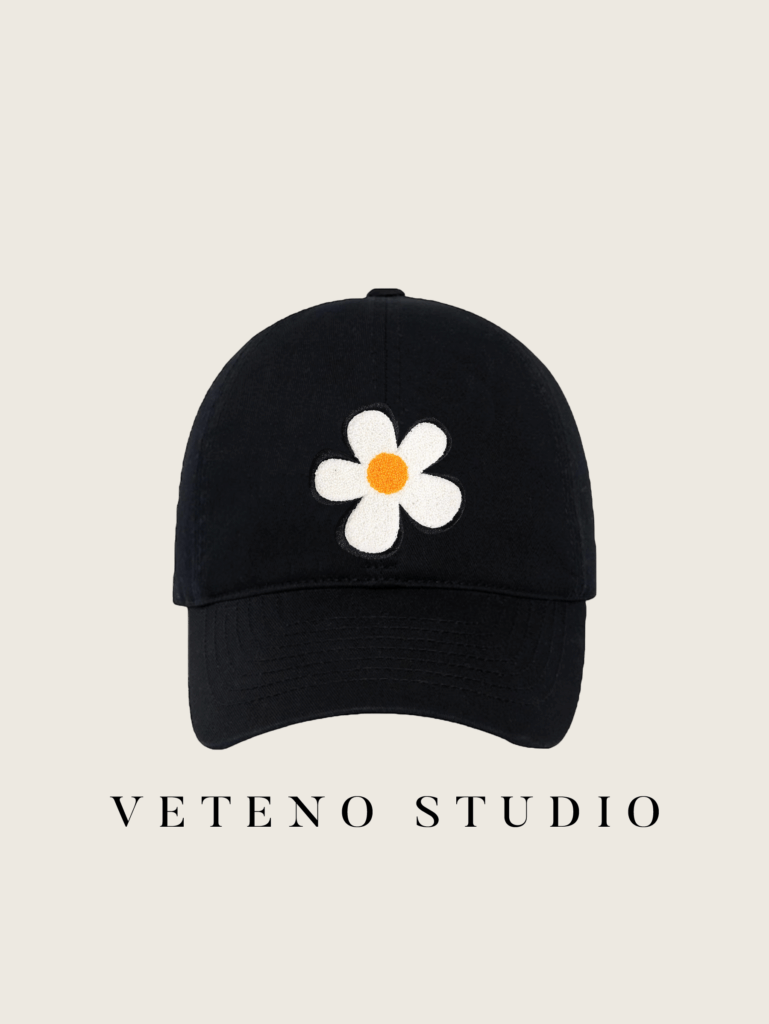 DAISY EMBROIDERY BLACK CAP