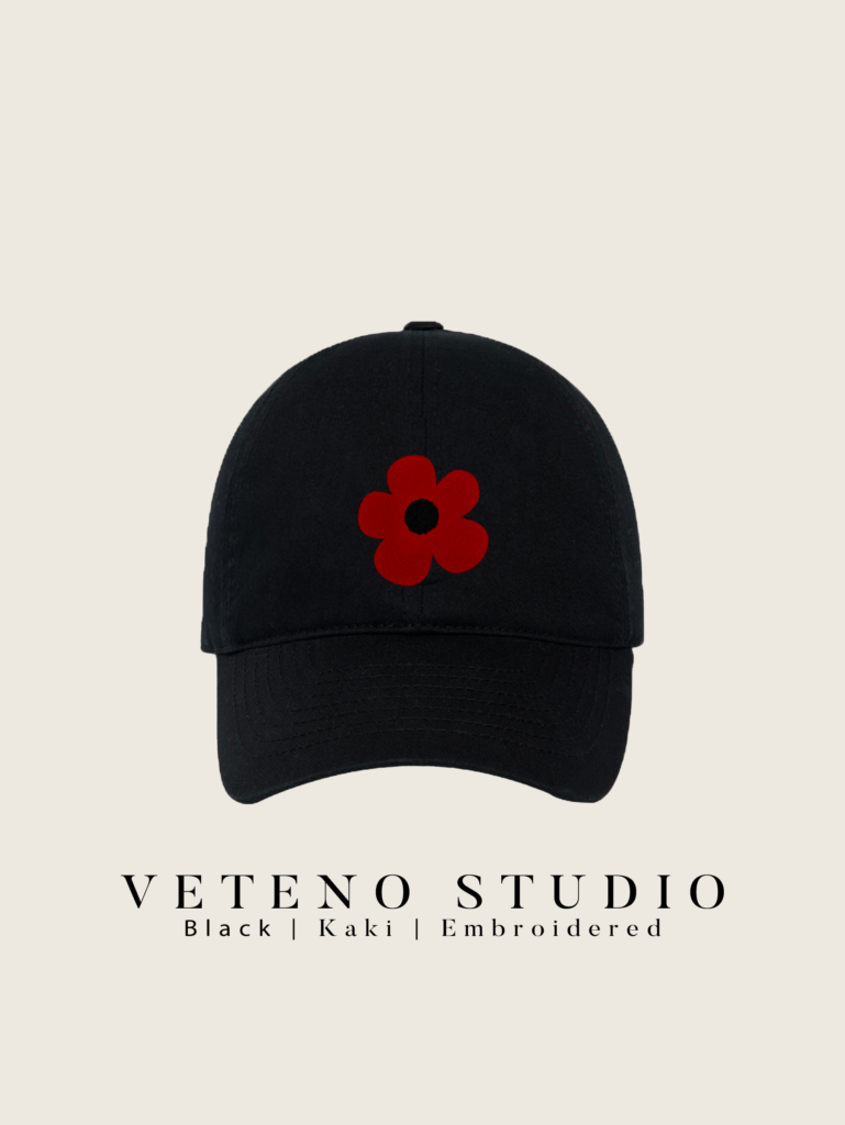 RED DAISY EMB BLACK CAP